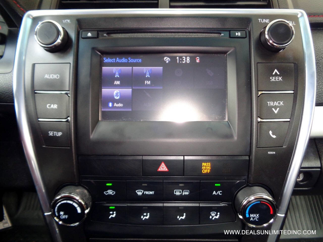 Used 2016 Toyota Camry SE FWD image 11