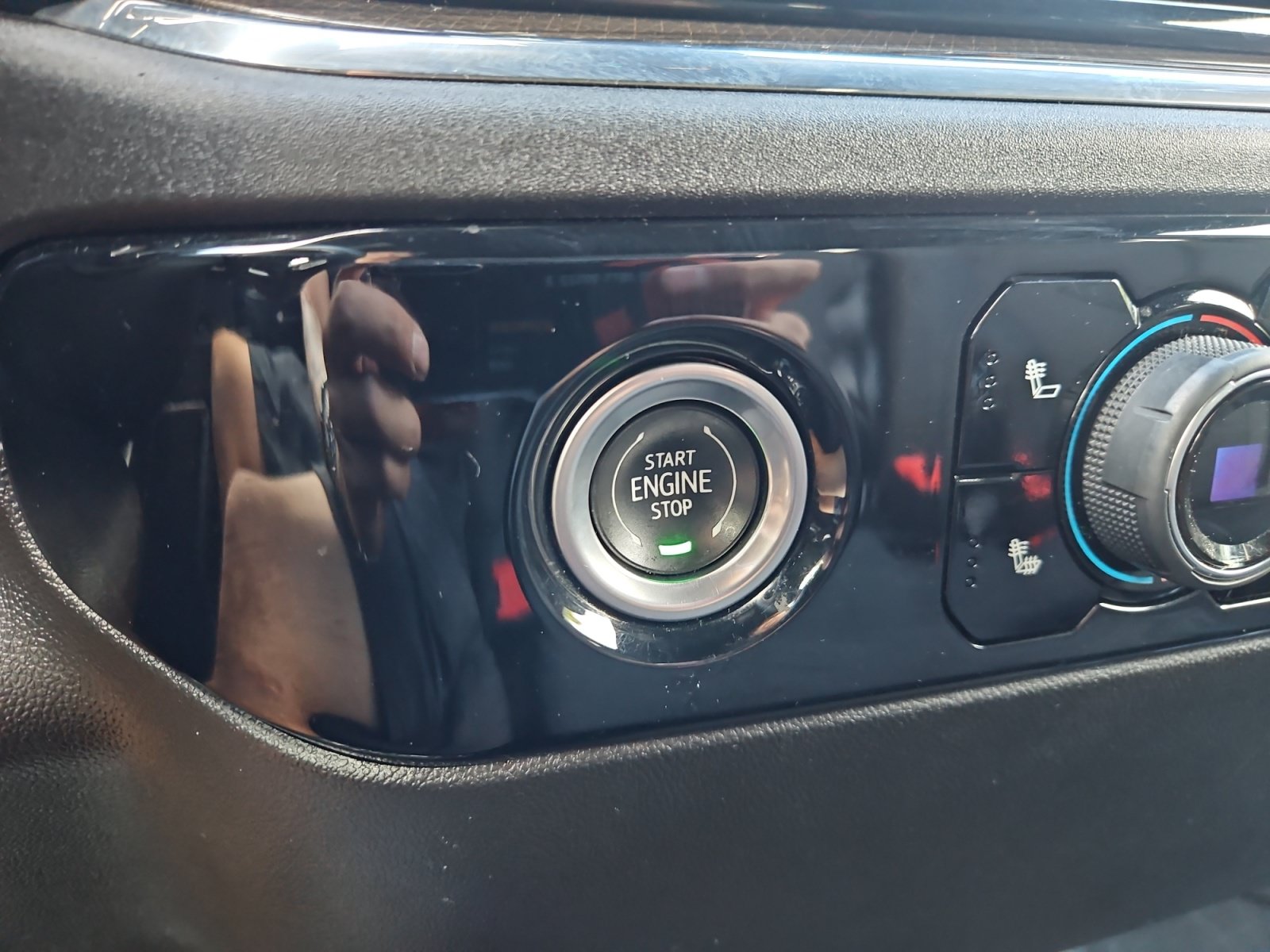 Used 2024 Chevrolet Silverado 1500 LT AWD/4WD image 6