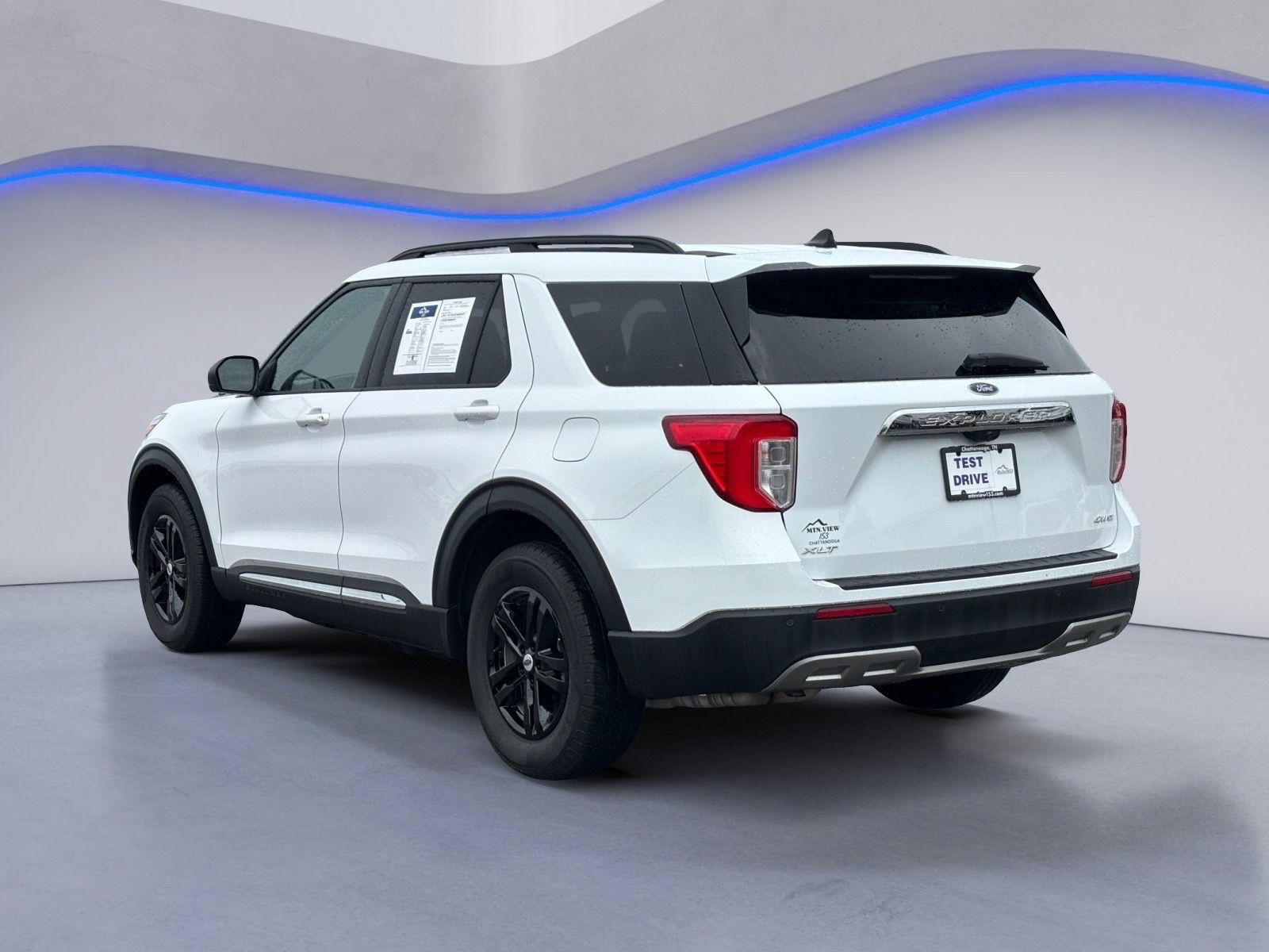 Used 2023 Ford Explorer XLT w/ Equipment Group 202A AWD/4WD image 3
