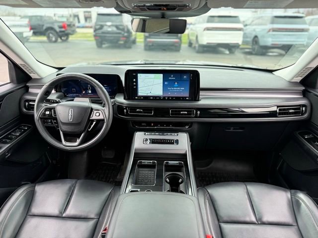 Used 2025 Lincoln Aviator AWD image 2