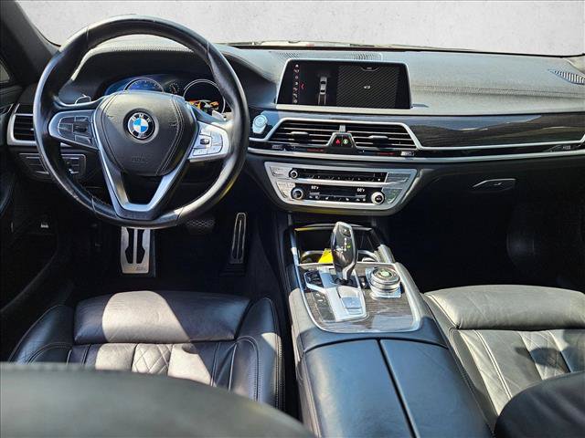 Used 2019 BMW 750i w/ M Sport Package RWD image 17