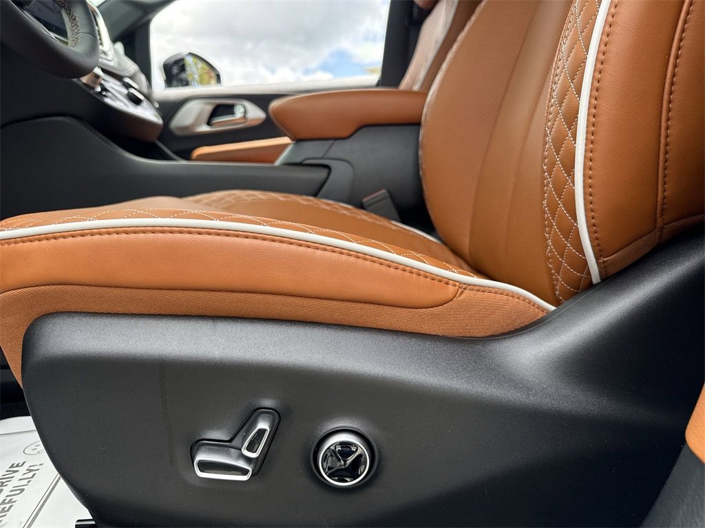 New 2025 Chrysler Pacifica Pinnacle image 12