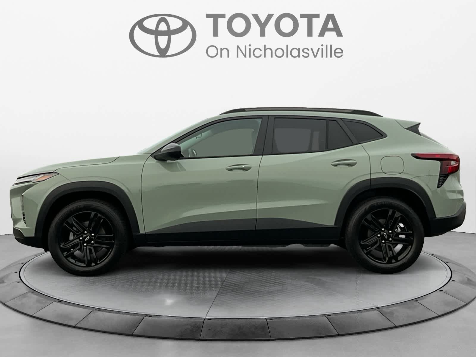 Used 2026 Chevrolet Trax ACTIV w/ Sunroof Package FWD image 2