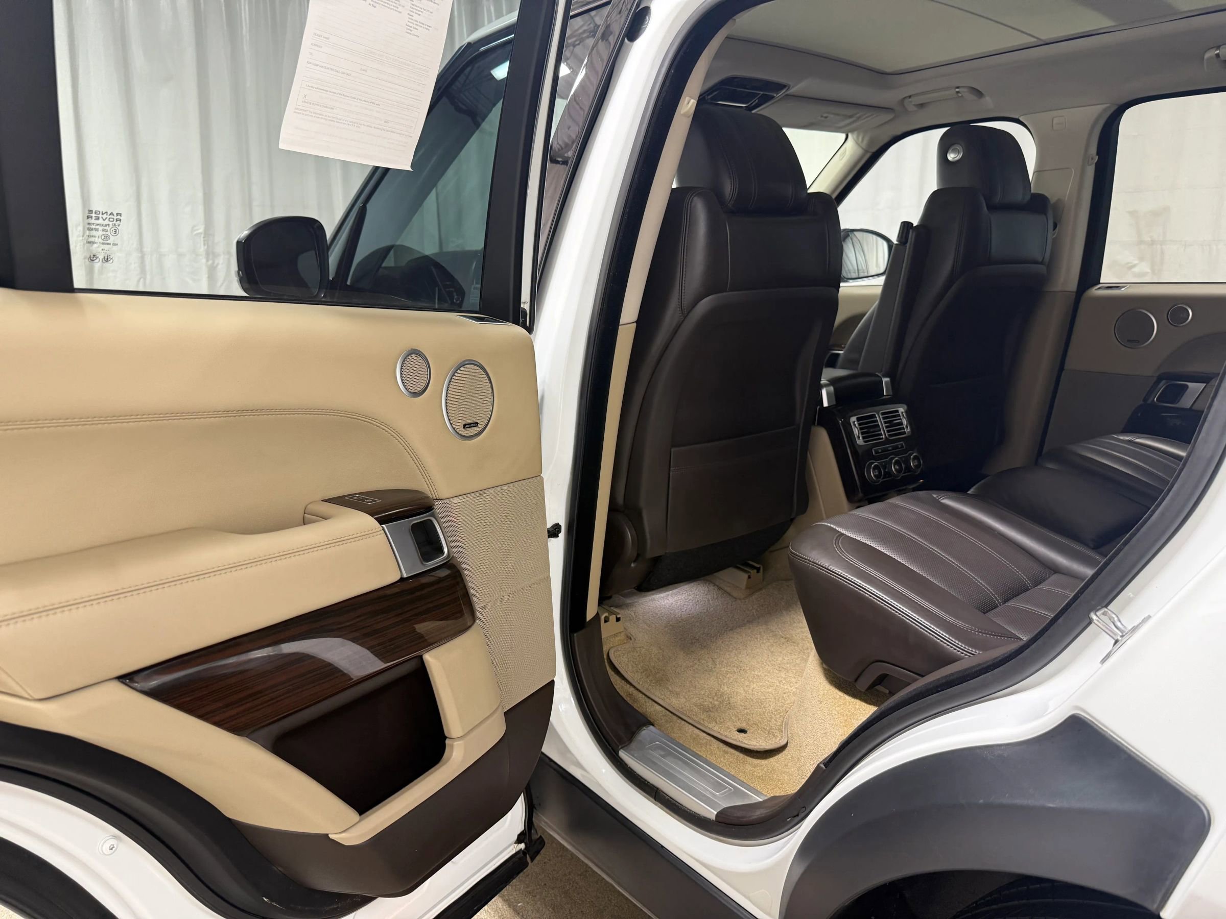 Used 2014 Land Rover Range Rover Supercharged image 33