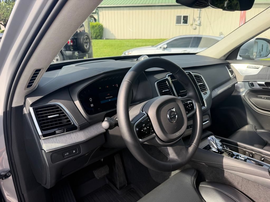 Used 2025 Volvo XC90 T8 Ultra AWD/4WD image 13