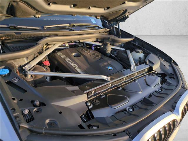 Used 2023 BMW X7 xDrive40i w/ M Sport Package AWD/4WD image 26