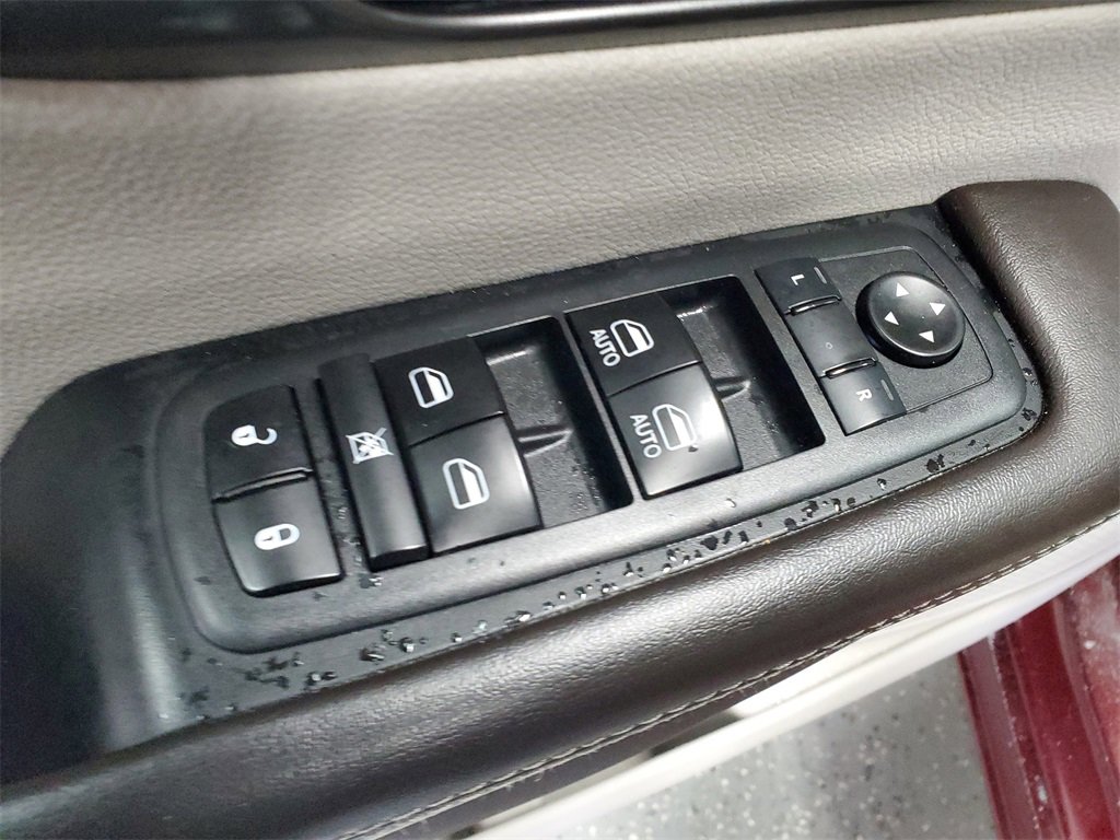 Used 2017 Chrysler Pacifica Touring image 8