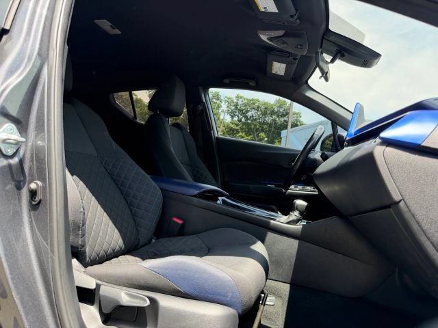 Used 2020 Toyota C-HR XLE FWD image 15