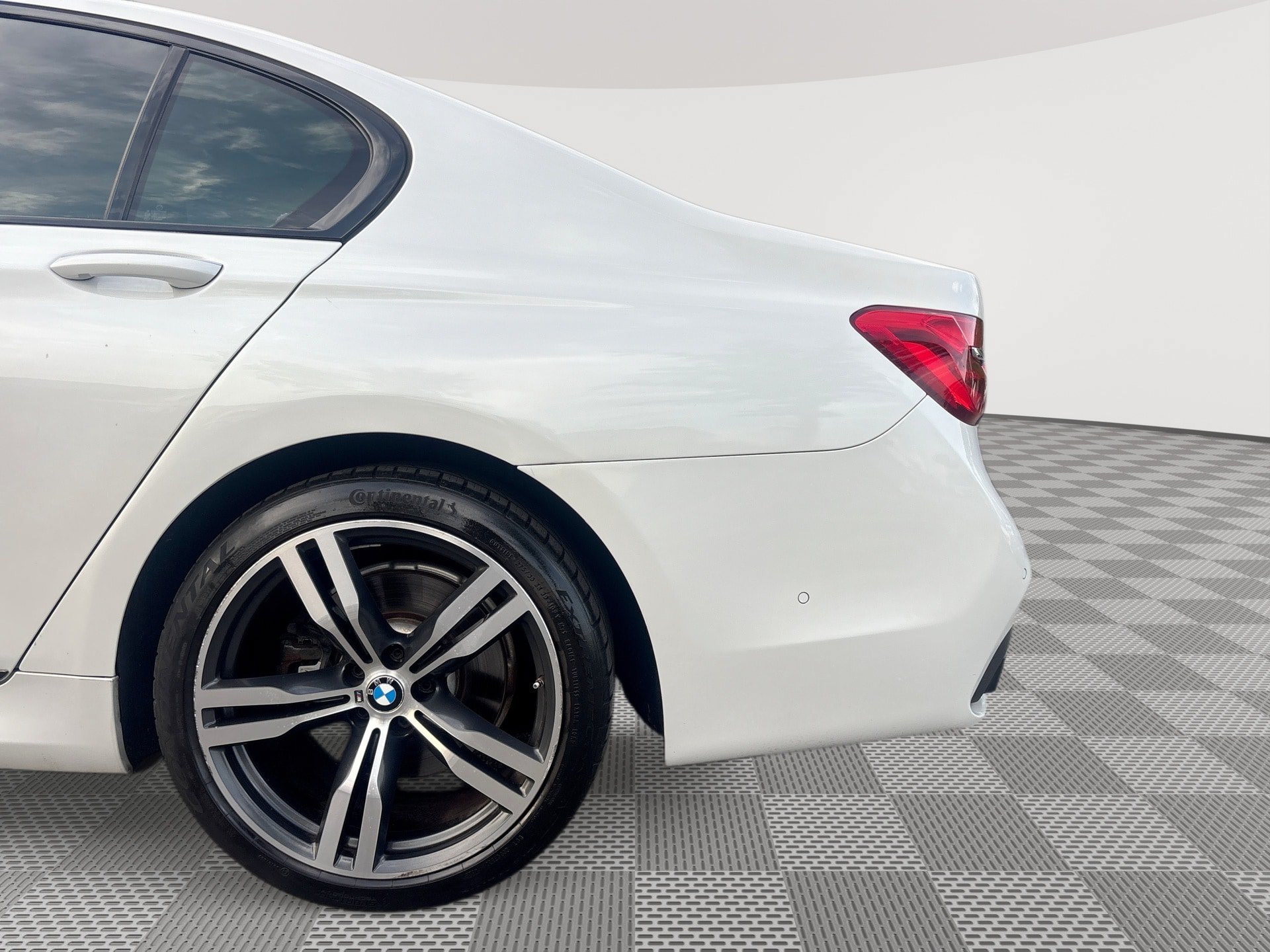 Used 2018 BMW 750i xDrive w/ Executive Package AWD/4WD image 29