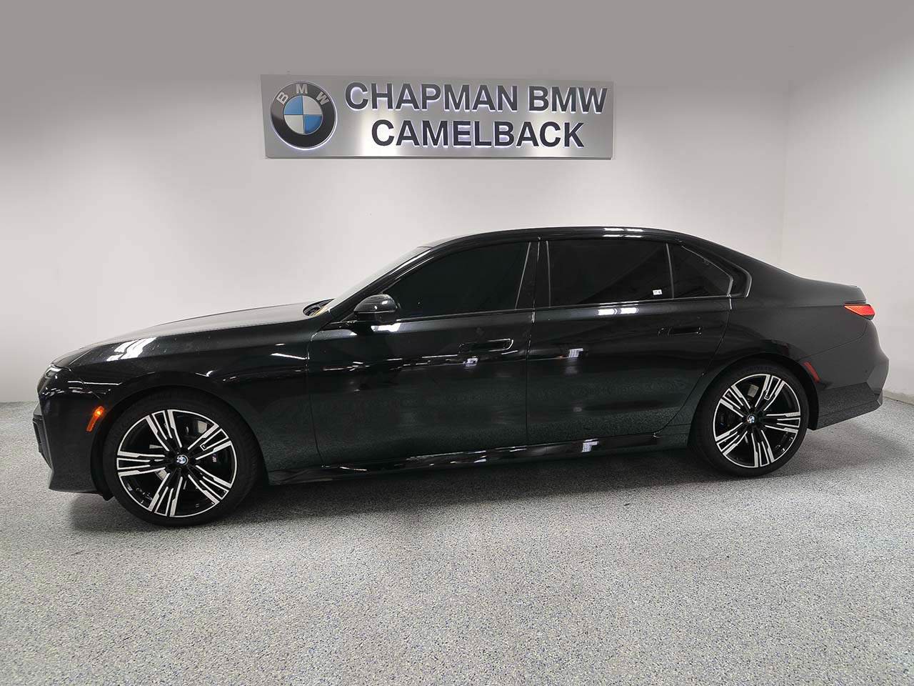 Used 2023 BMW 760i xDrive w/ Luxury Rear Seating Package AWD/4WD image 3