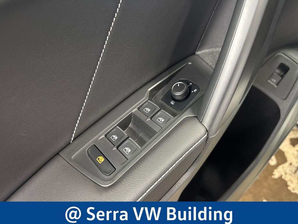 Used 2024 Volkswagen Tiguan SE R-Line AWD/4WD image 19