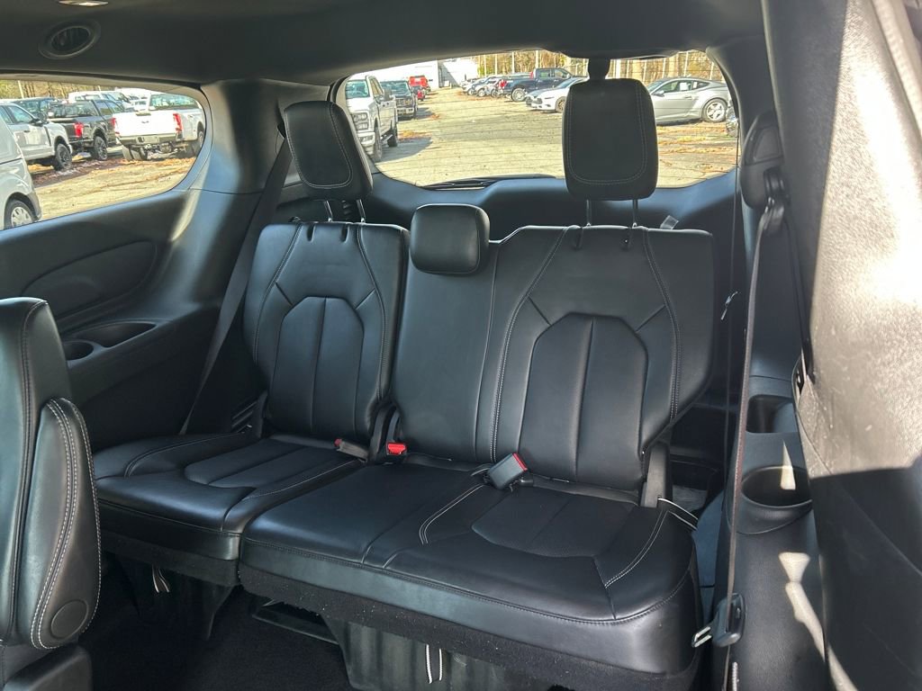 Used 2025 Chrysler Pacifica Select image 25
