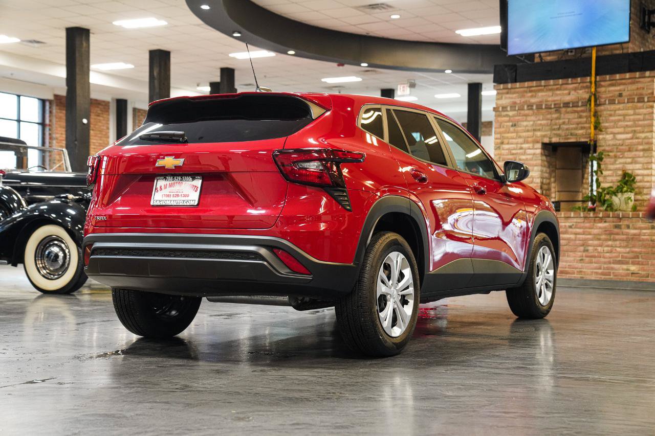 Used 2026 Chevrolet Trax LS FWD image 13