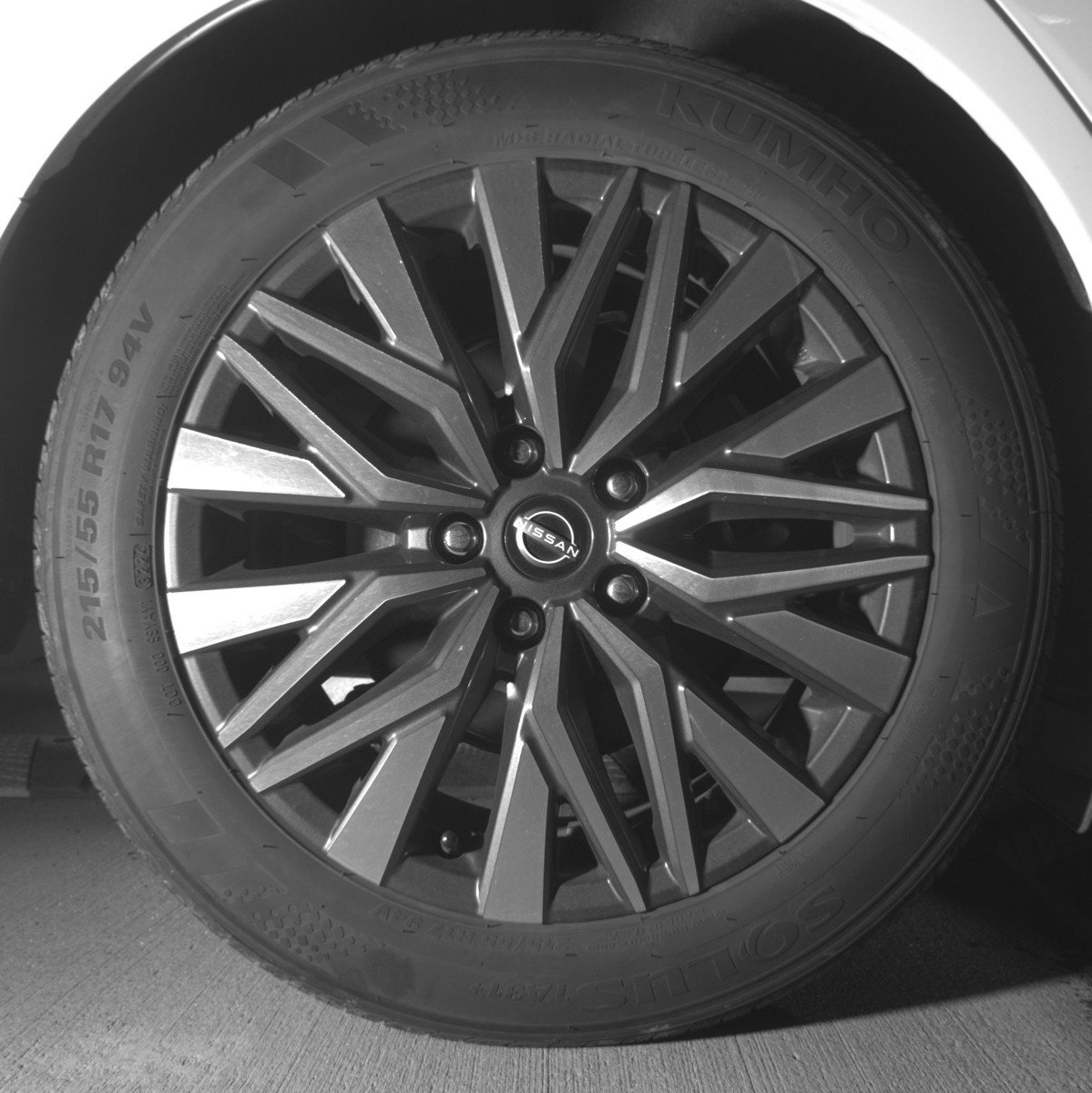 Used 2025 Nissan Altima 2.5 SV FWD image 15