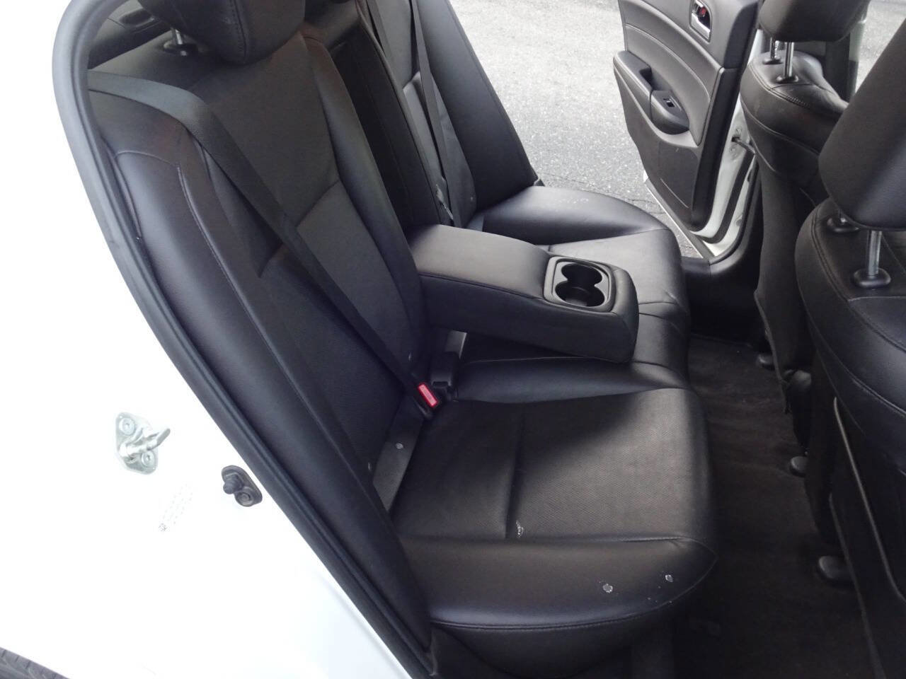 Used 2018 Acura ILX w/Tech 4dr Sedan w/Technology image 11