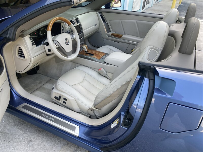 Used 2005 Cadillac XLR RWD image 14