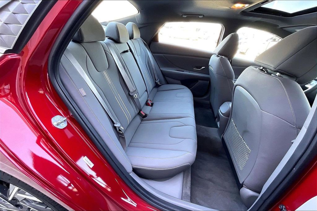 Used 2025 Hyundai Elantra SEL image 26