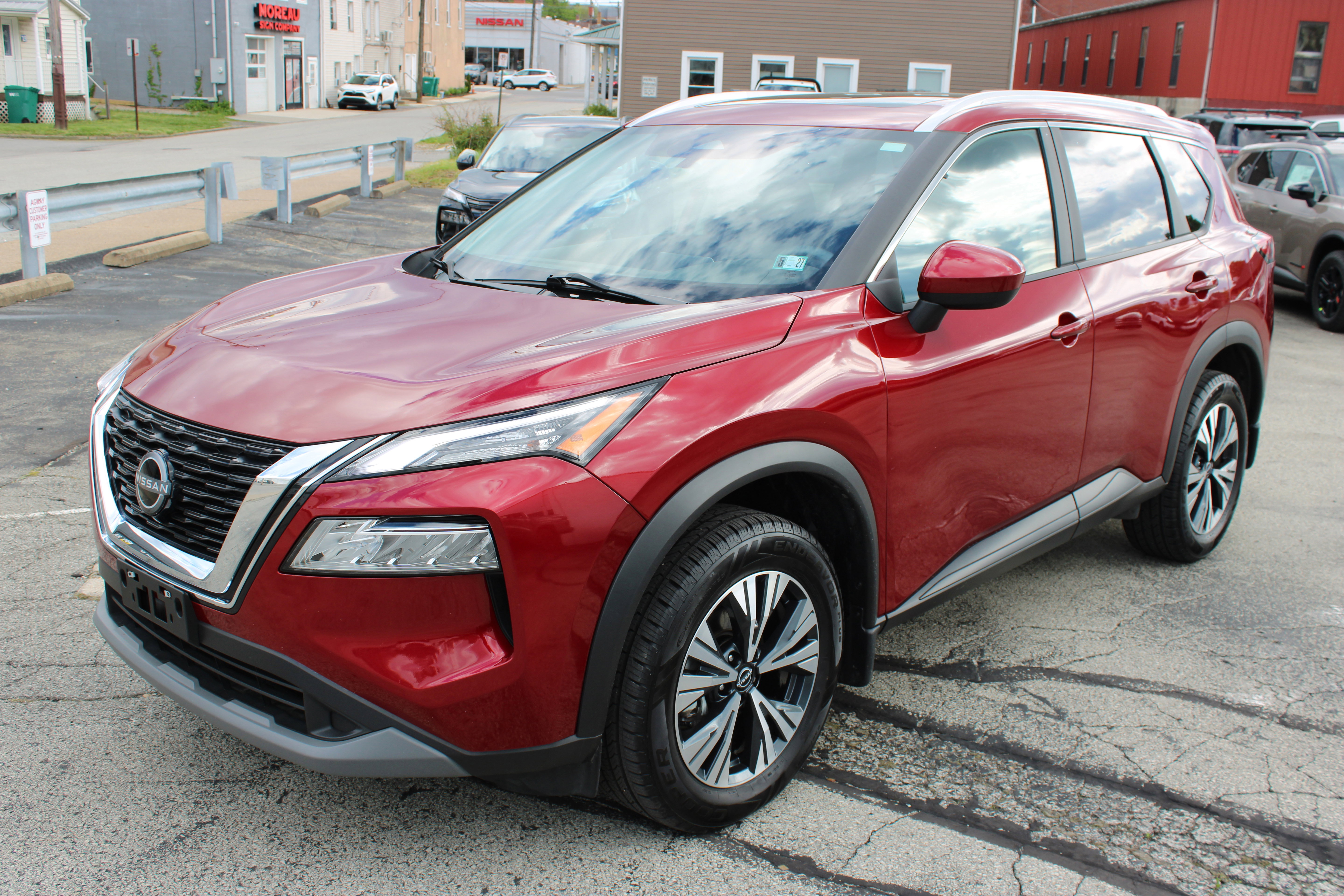 Certified 2023 Nissan Rogue SV w/ SV Premium B Package AWD/4WD image 1