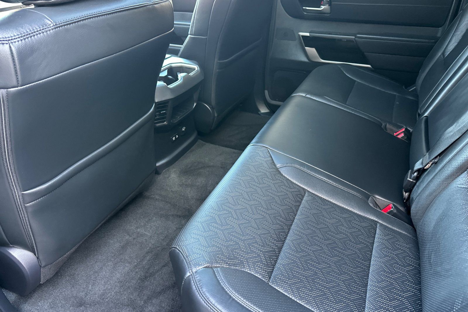Used 2025 Toyota Tundra Limited AWD/4WD image 12