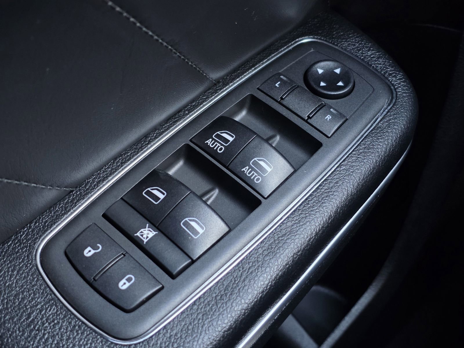 Used 2018 Dodge Charger R/T w/ Plus Group image 30