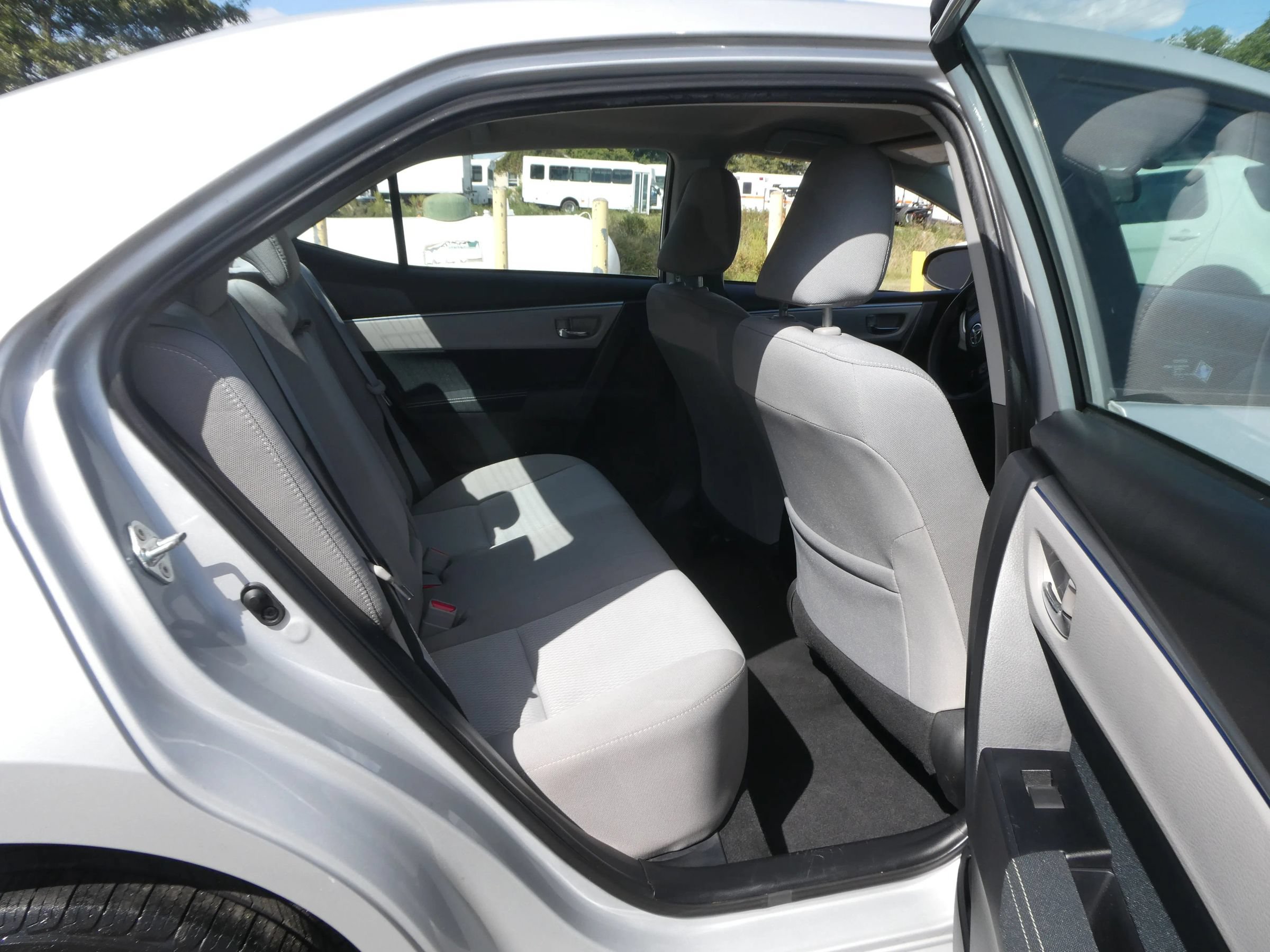 Used 2015 Toyota Corolla LE FWD image 25