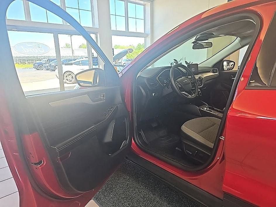 Used 2022 Ford Escape SE w/ Convenience Package AWD/4WD image 11