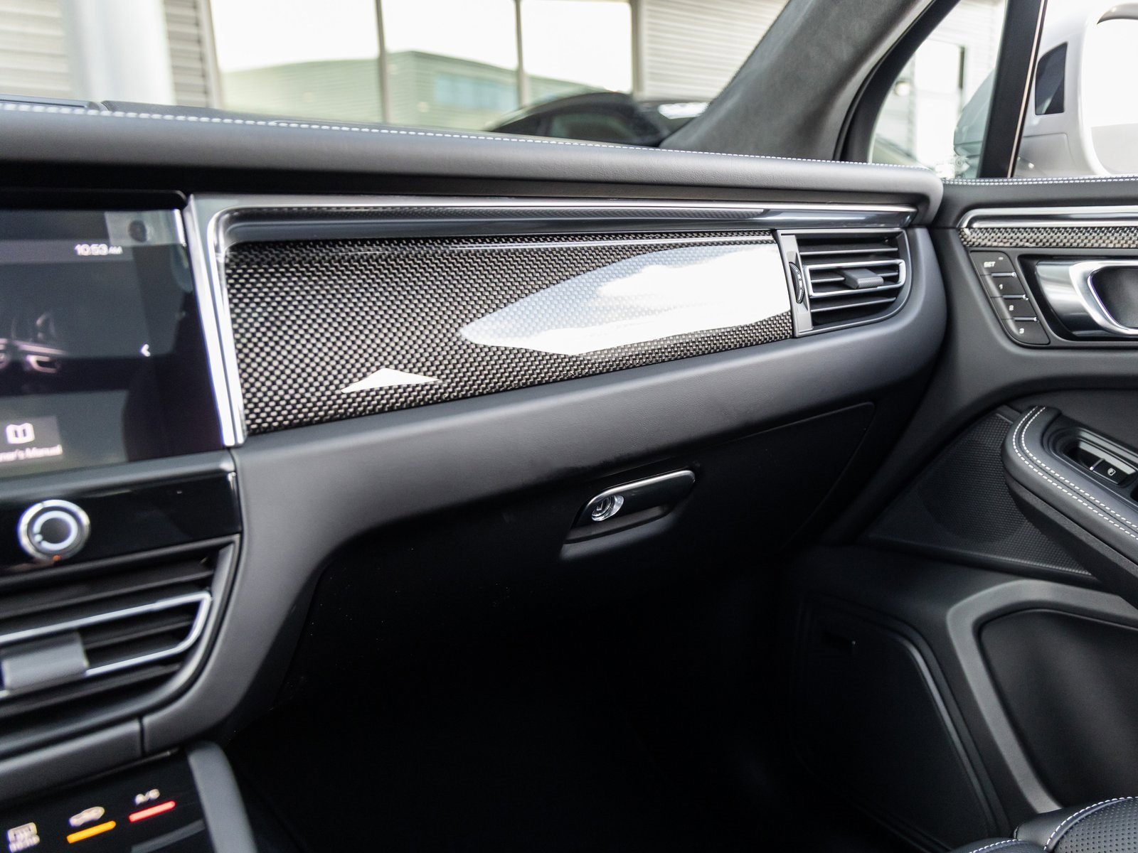 New 2026 Porsche Macan GTS image 34