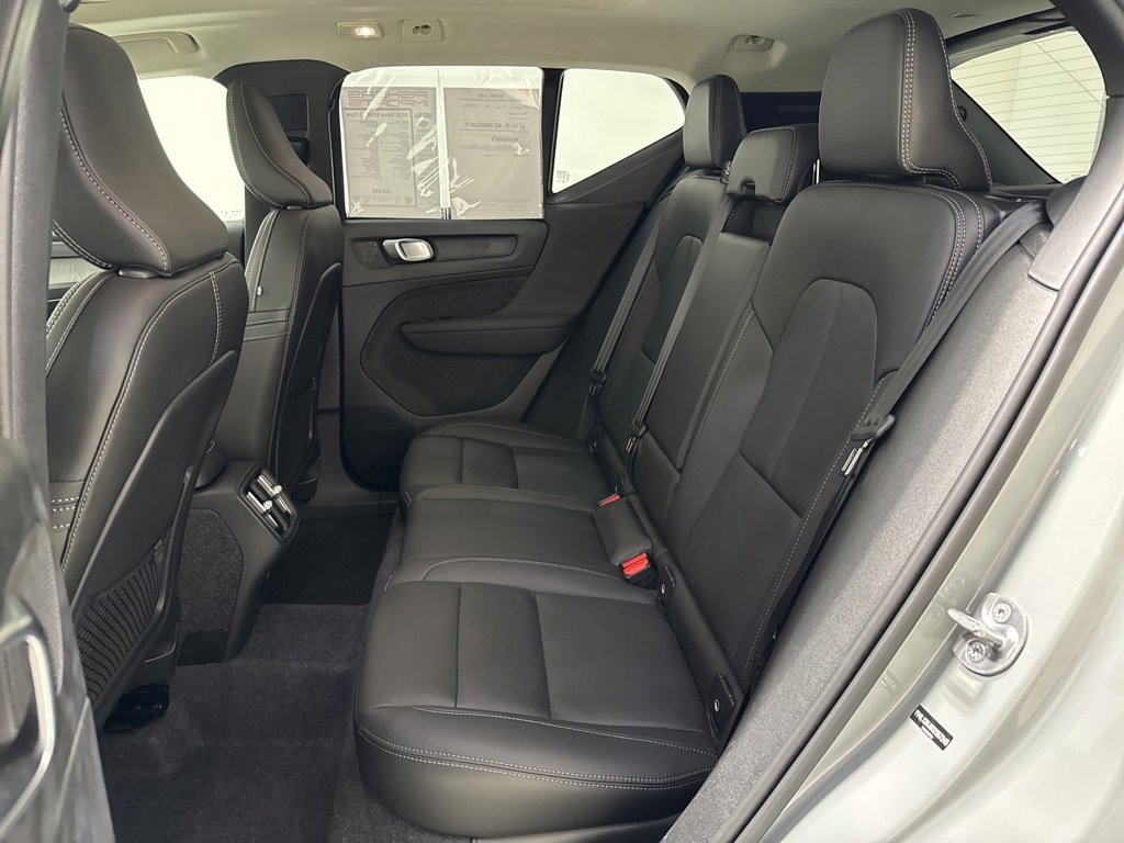 Used 2025 Volvo XC40 B5 Core image 29