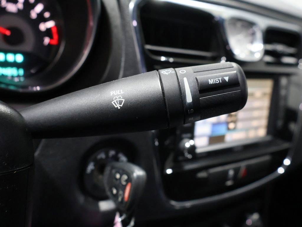 Used 2013 Chrysler 200 Touring w/ S Exterior Appearance Pkg image 31