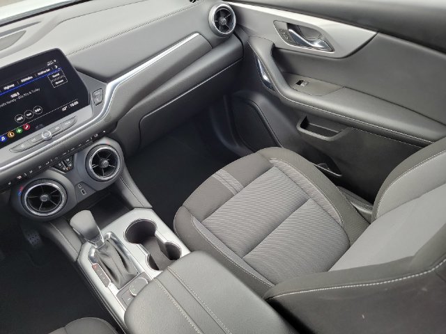 Certified 2025 Chevrolet Blazer LT FWD image 11