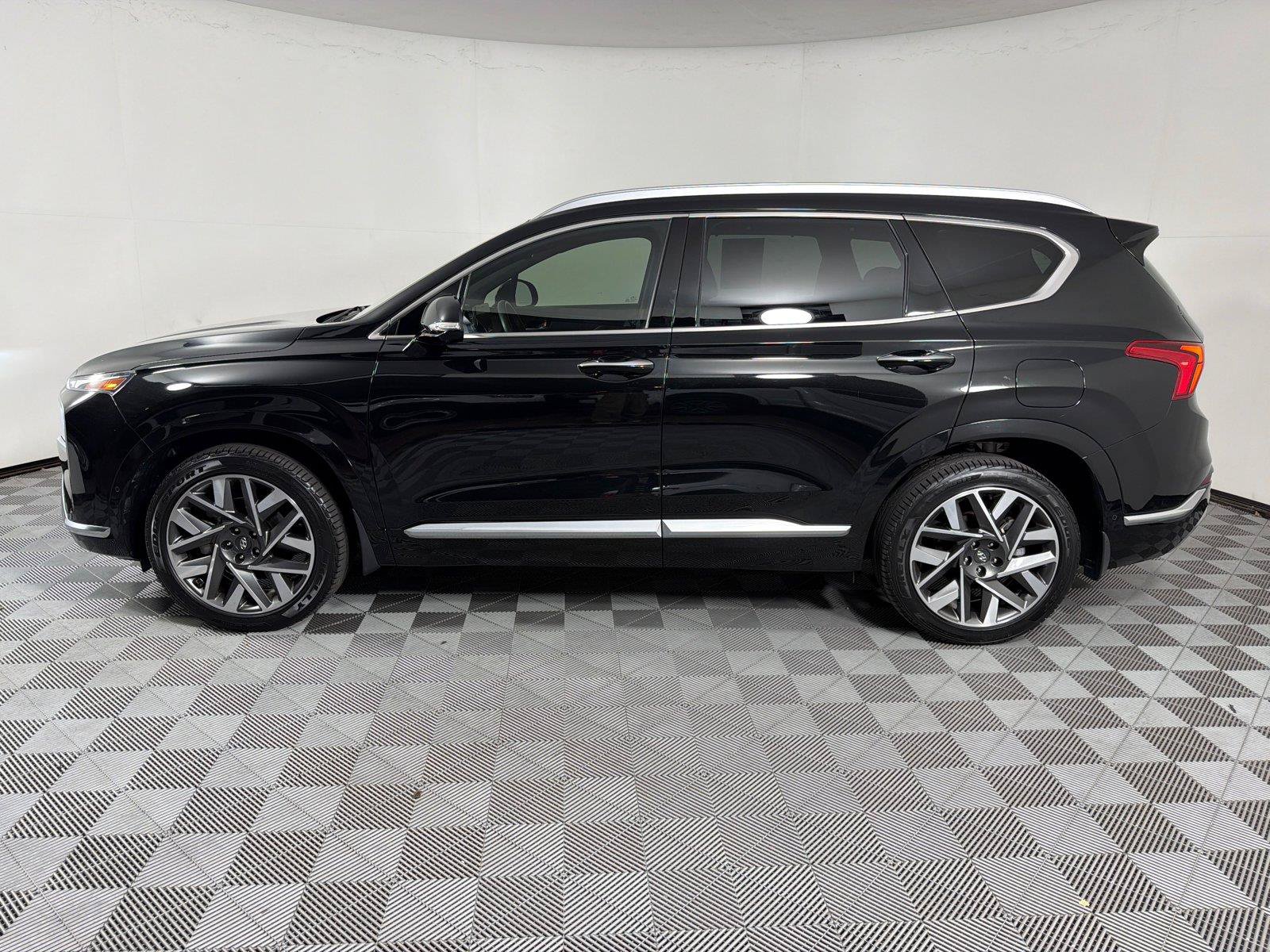 Used 2022 Hyundai Santa Fe Calligraphy FWD image 4