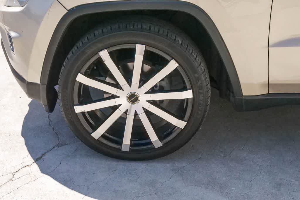 Used 2014 Jeep Grand Cherokee Limited w/ Luxury Group II AWD/4WD image 5