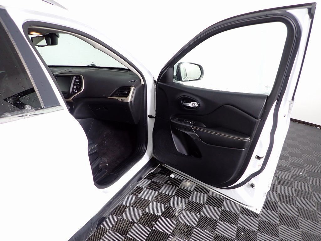 Used 2016 Jeep Cherokee Limited image 32