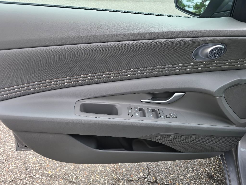 New 2025 Hyundai Elantra SEL image 7