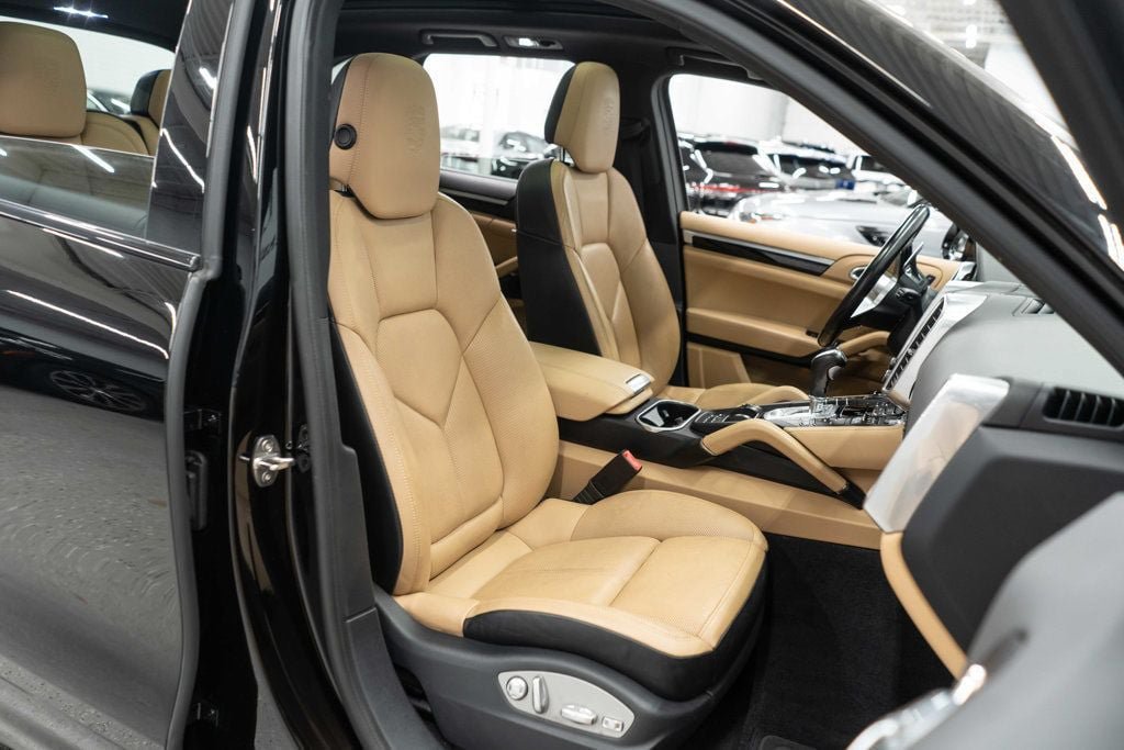 Used 2017 Porsche Cayenne Platinum Edition AWD/4WD image 10