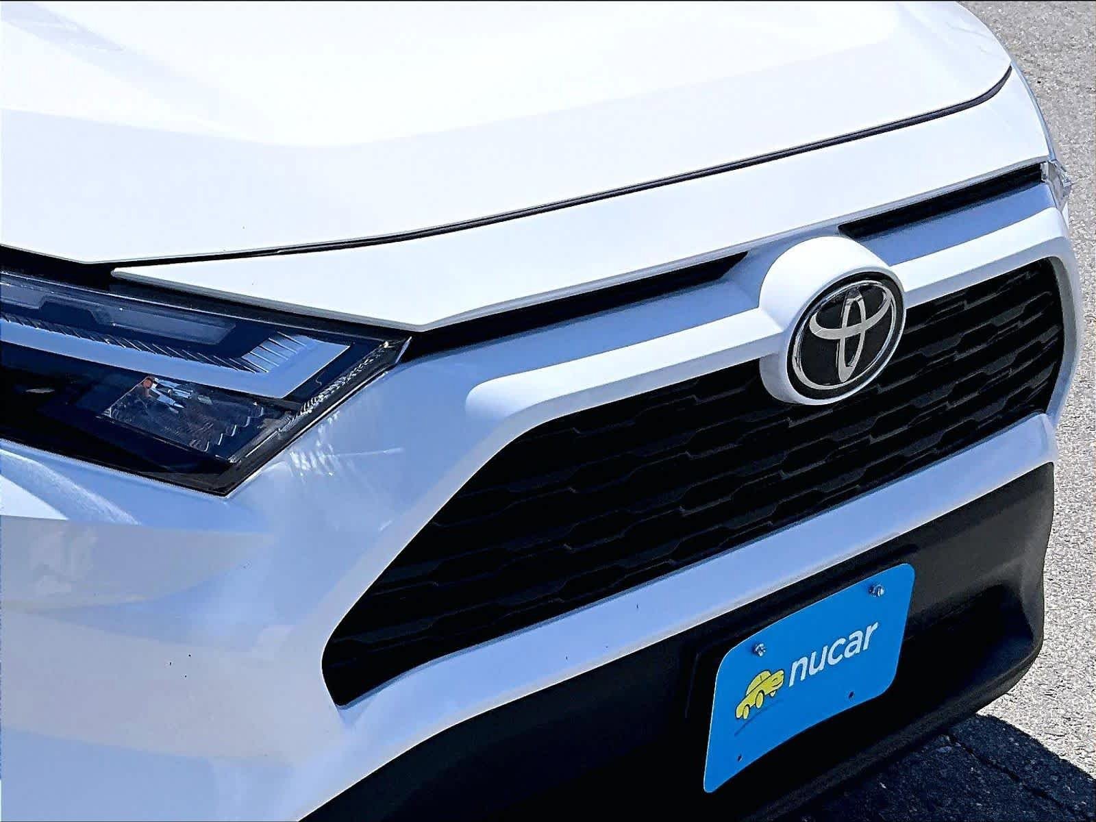 Used 2025 Toyota RAV4 LE image 32