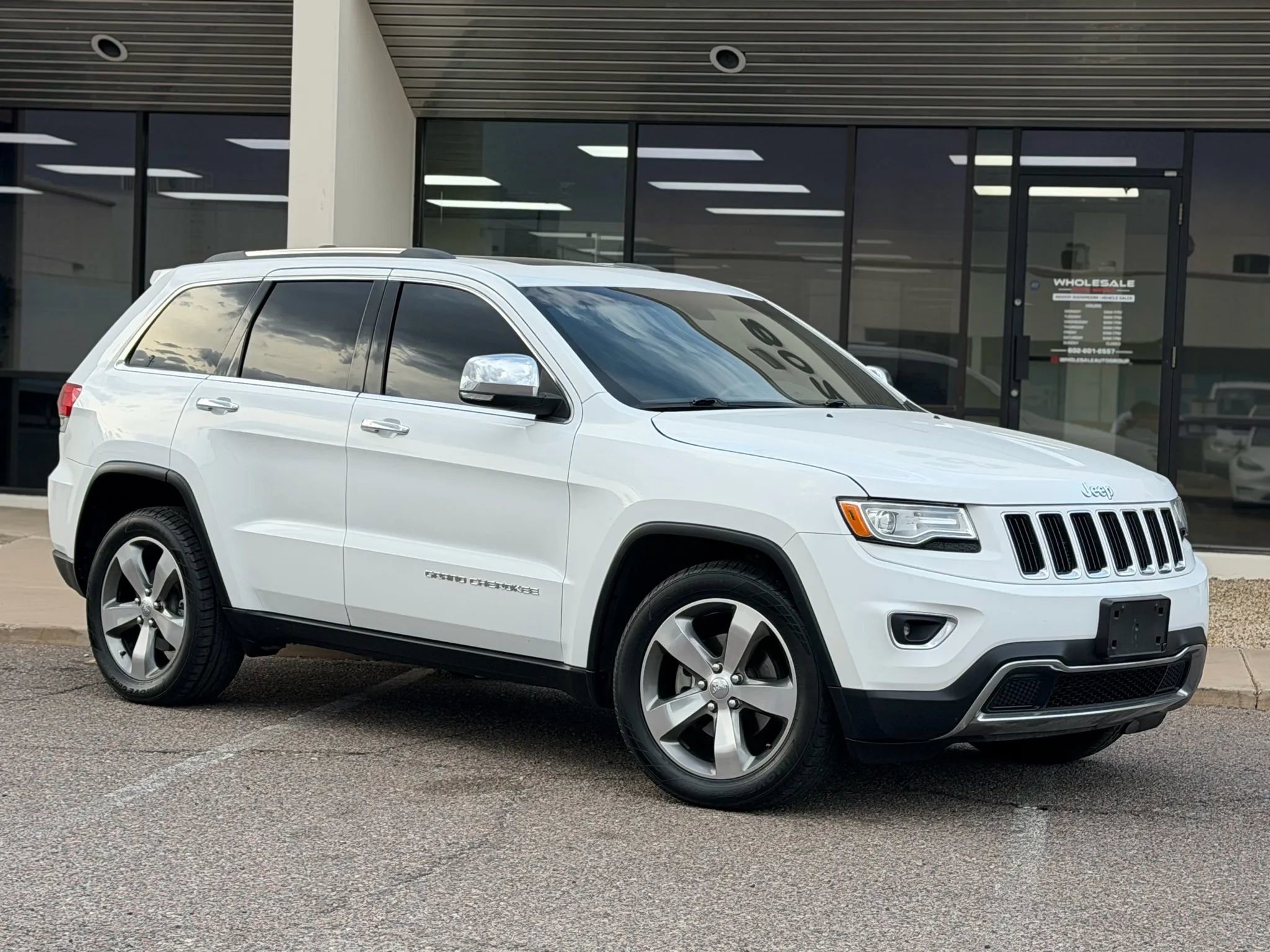 Used 2015 Jeep Grand Cherokee Limited w/ Luxury Group II RWD image 6