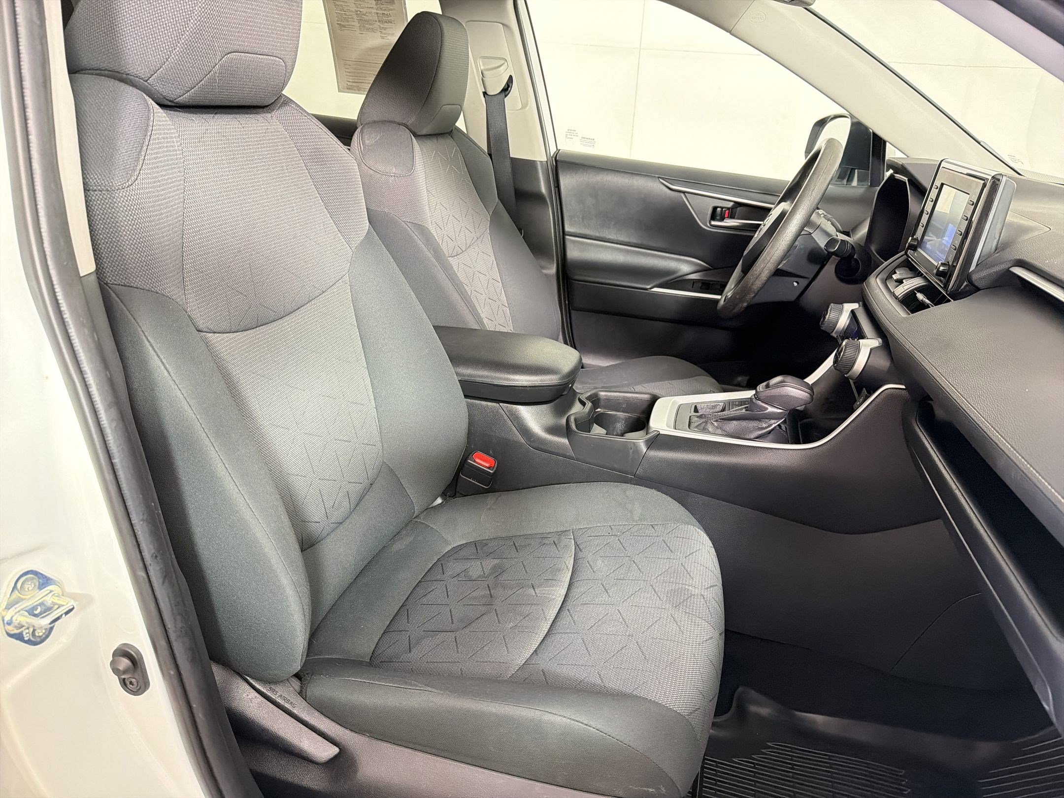 Used 2021 Toyota RAV4 XLE image 29