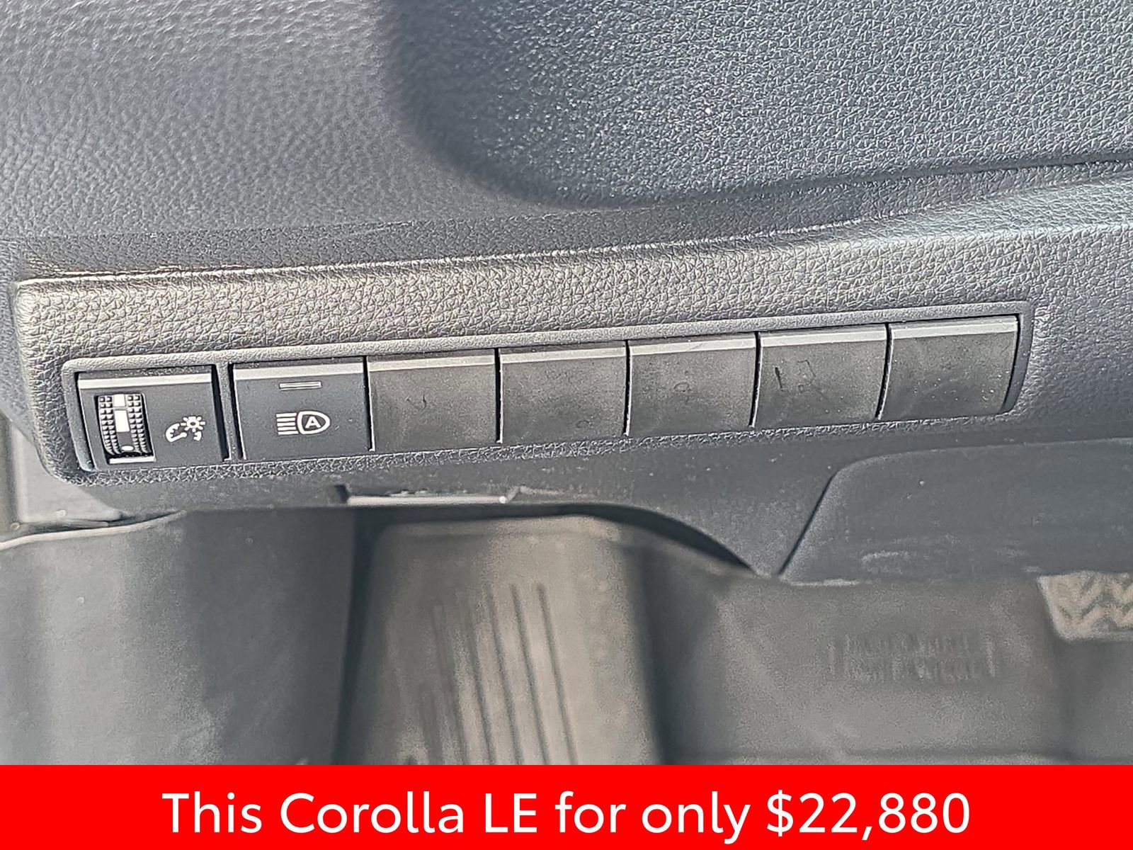 Used 2025 Toyota Corolla LE w/ Convenience Package image 32