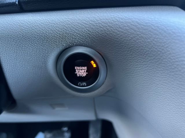 Used 2024 Chrysler Pacifica Touring-L FWD image 27