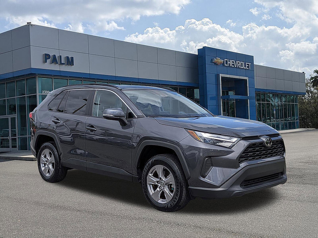 Used 2022 Toyota RAV4 XLE w/ Convenience Package FWD image 1
