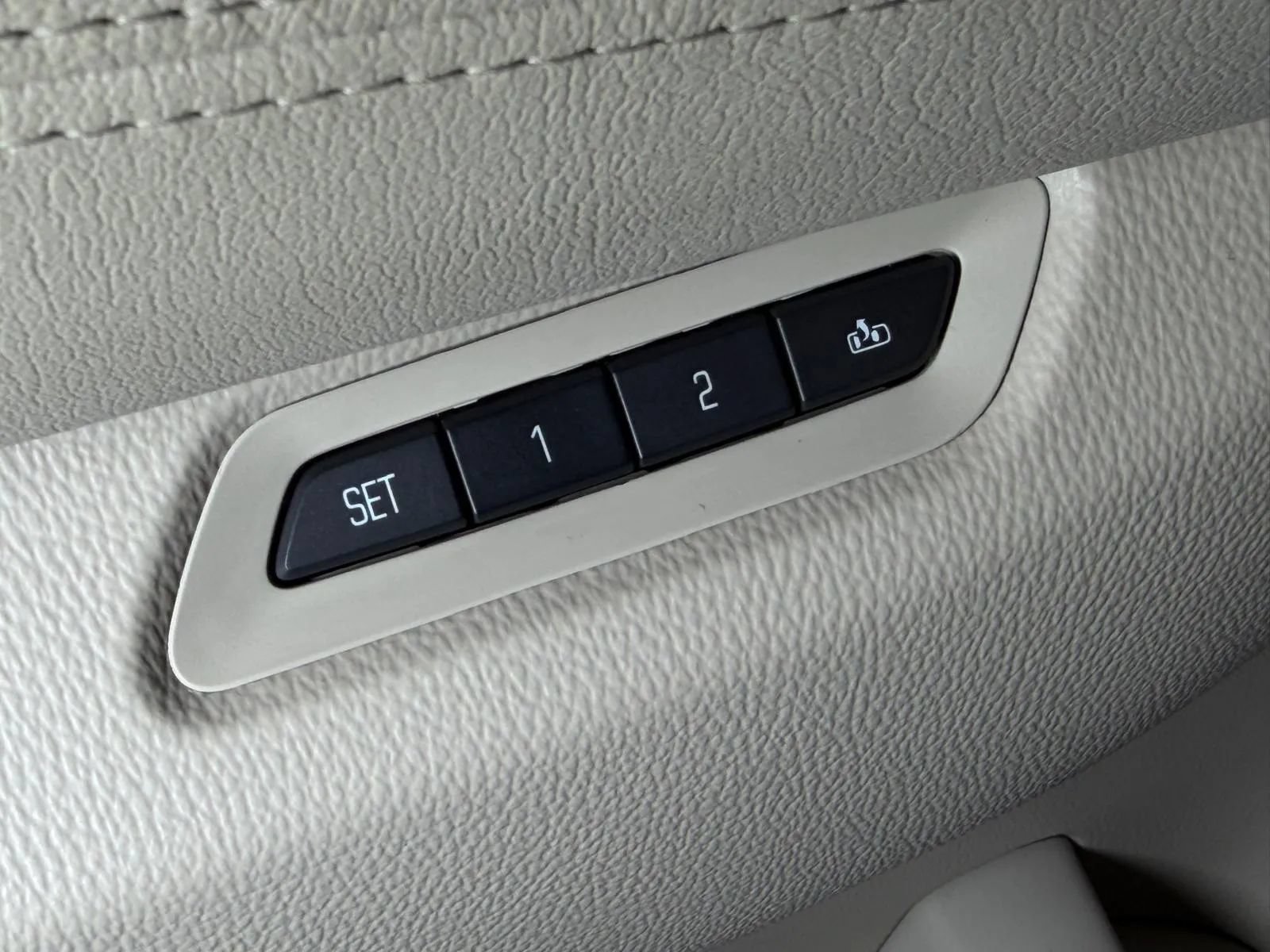 Used 2015 Cadillac Escalade Premium AWD/4WD image 31