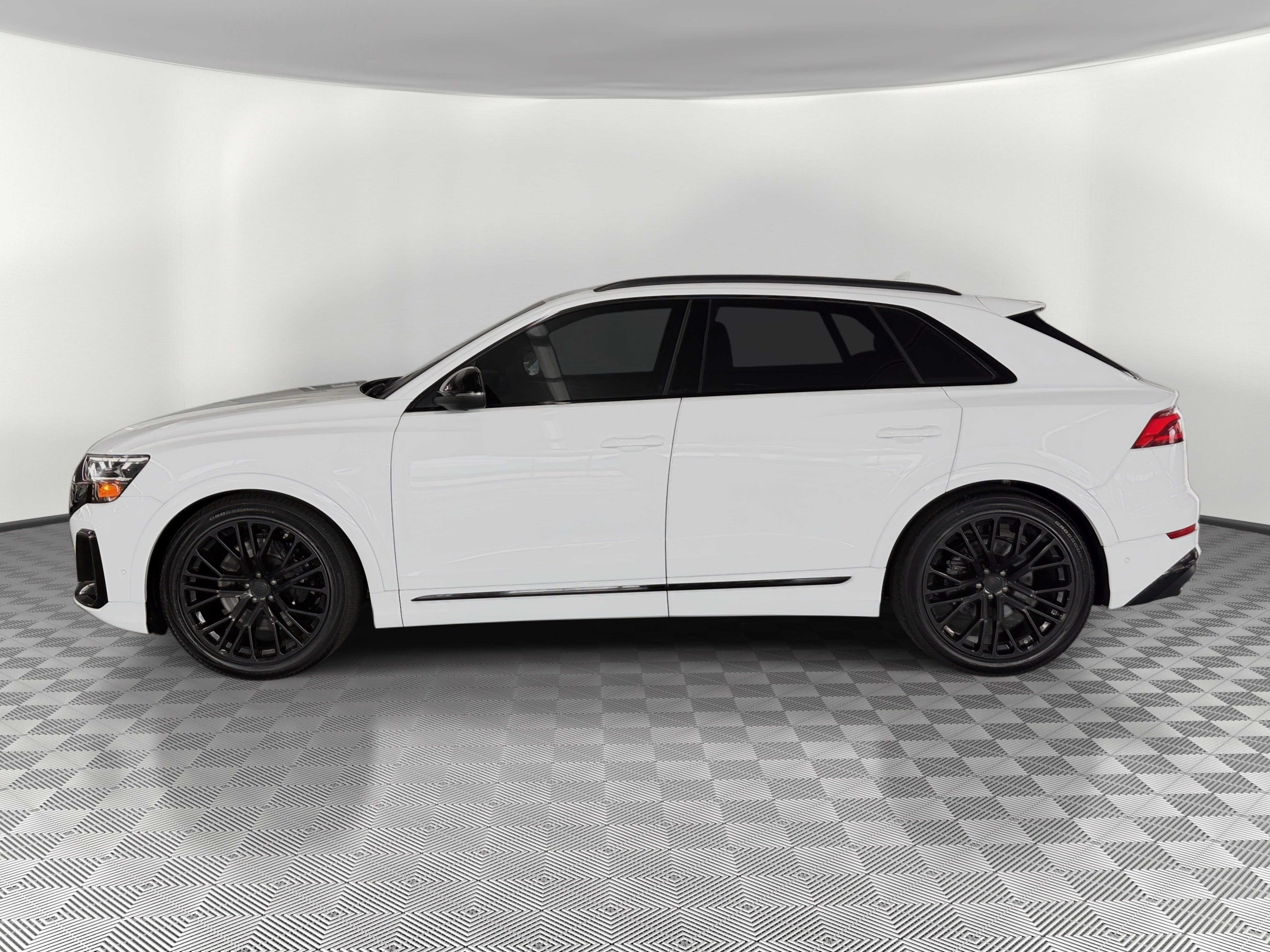 New 2026 Audi SQ8 Premium Plus AWD/4WD image 2