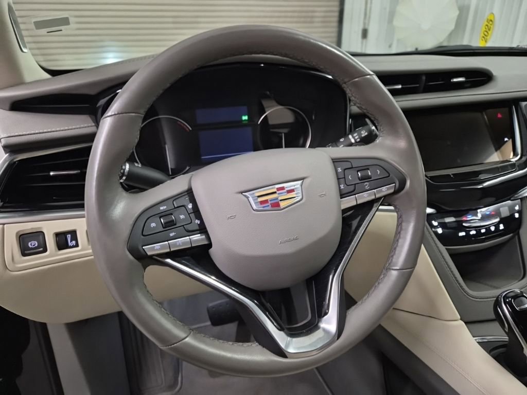 Certified 2025 Cadillac XT6 Premium Luxury image 17