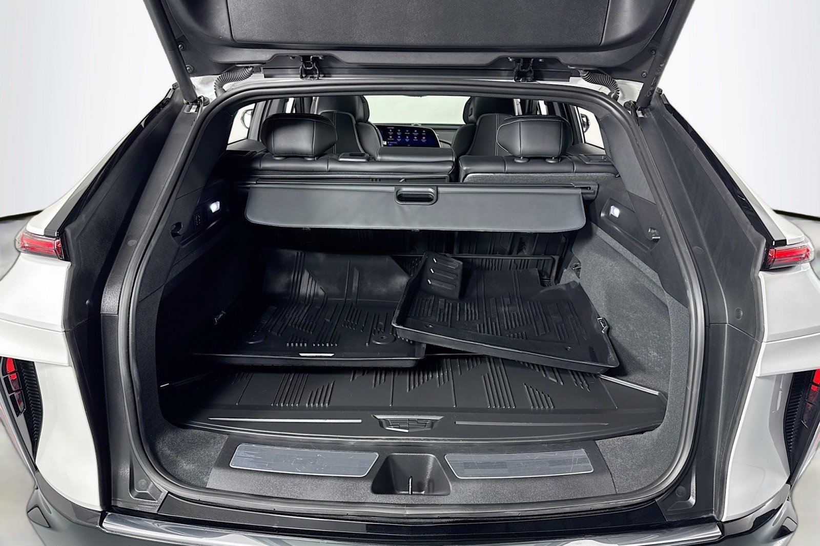 Used 2025 Cadillac Lyriq Luxury w/ LPO, Floor Liner Package AWD/4WD image 23