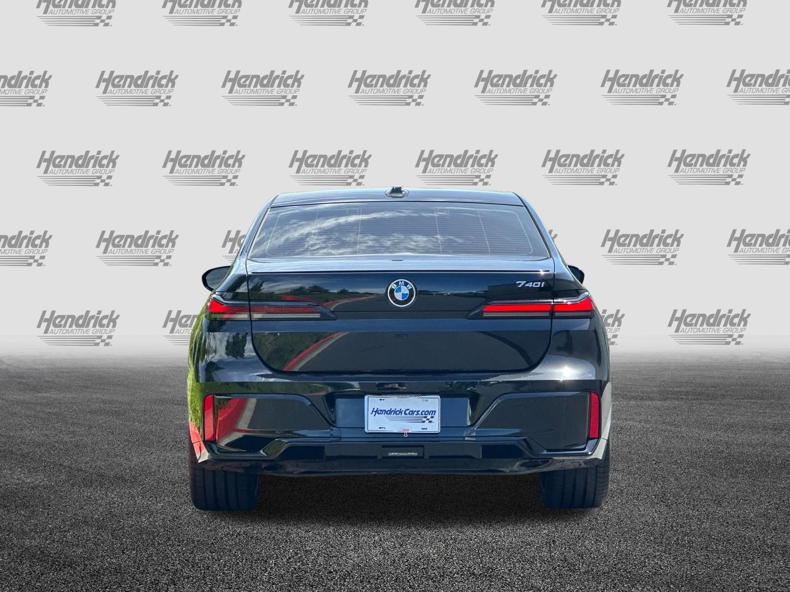 Used 2025 BMW 740i w/ Premium Package RWD image 6