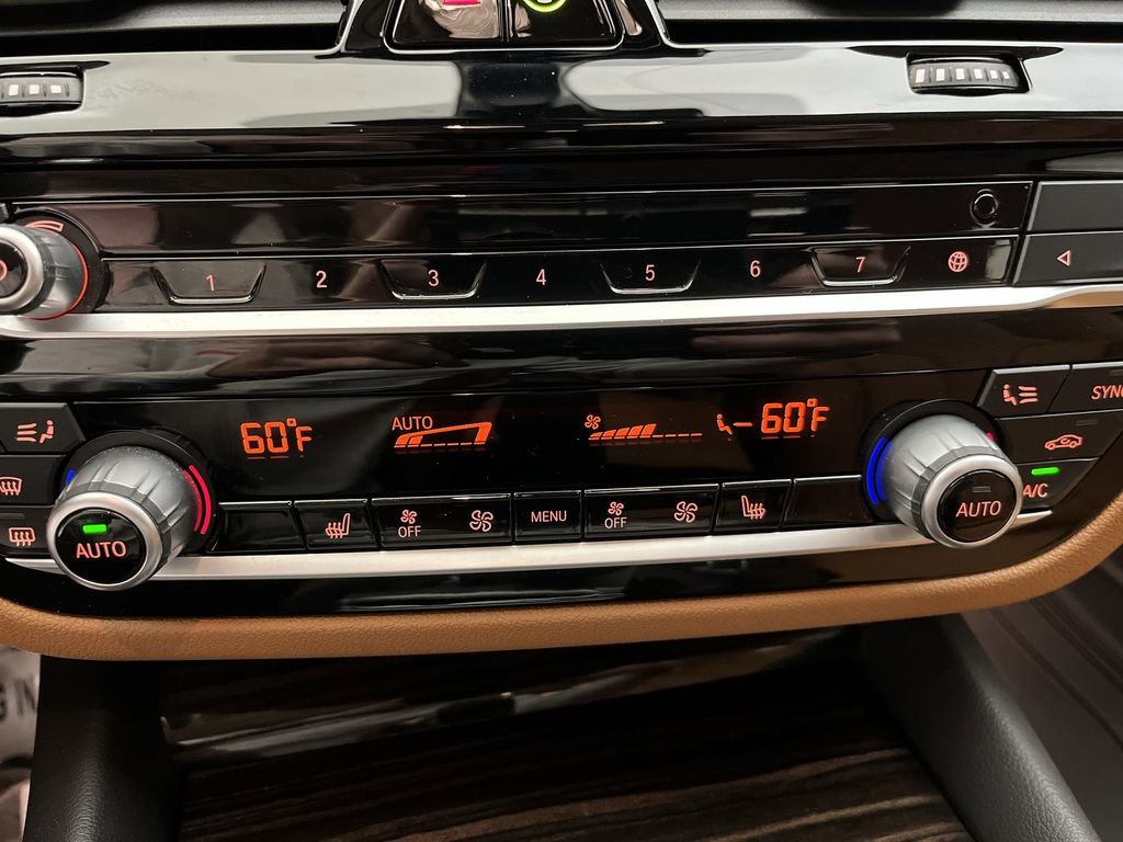 Certified 2022 BMW 530e xDrive w/ Premium Package image 19