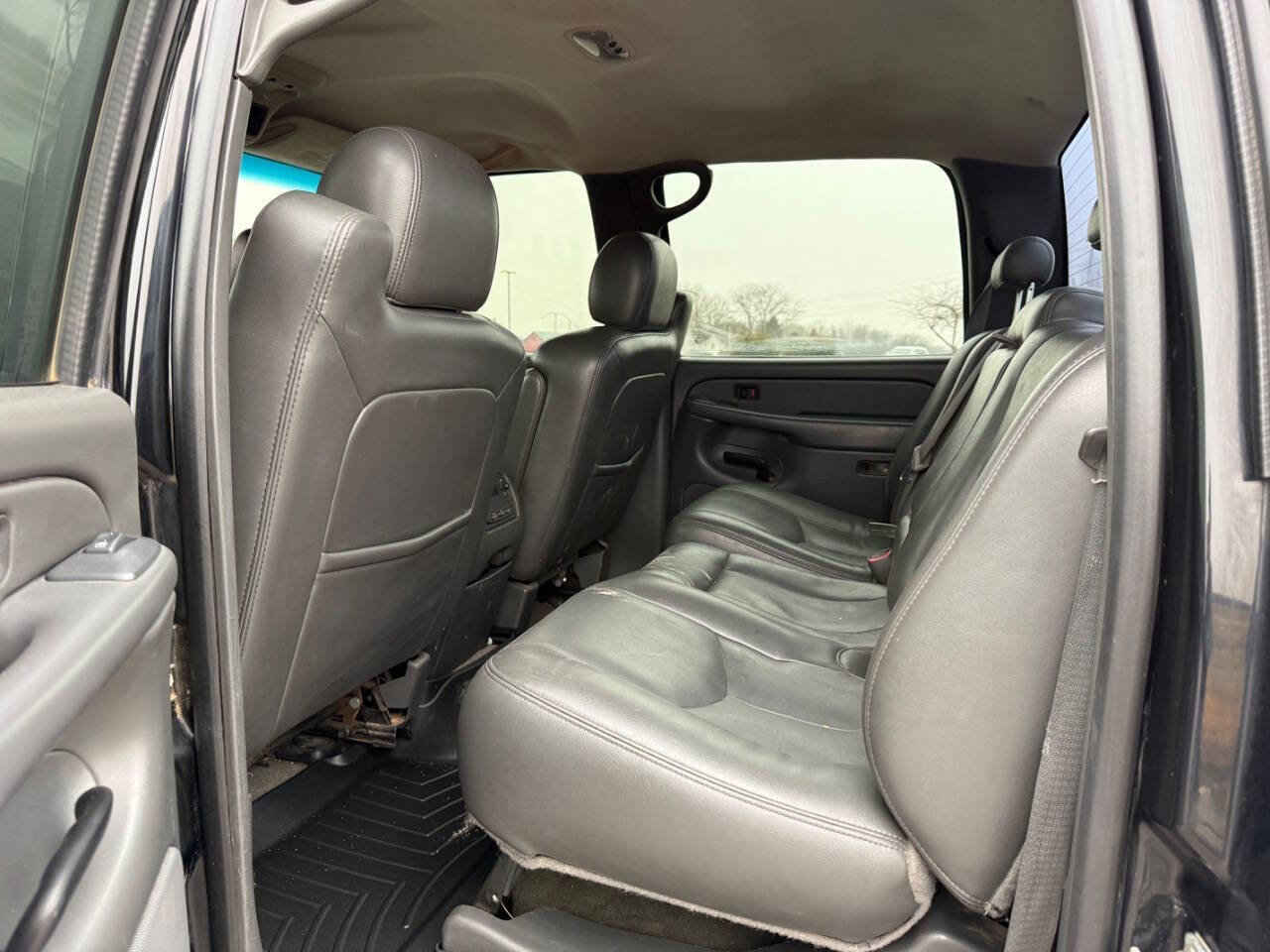 Used 2005 GMC Sierra 2500 SLT w/ Heavy-Duty Power Package image 17