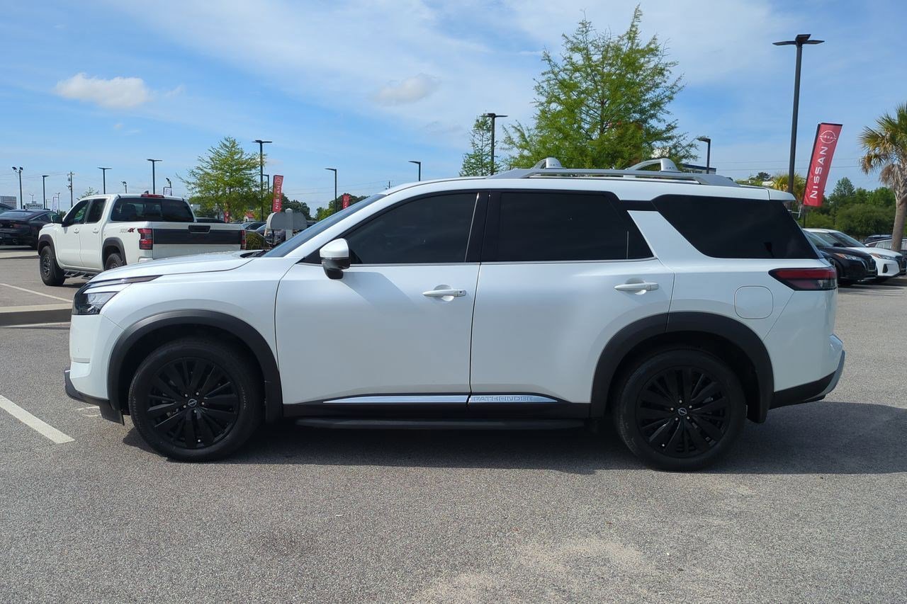 Certified 2025 Nissan Pathfinder Platinum AWD/4WD image 7