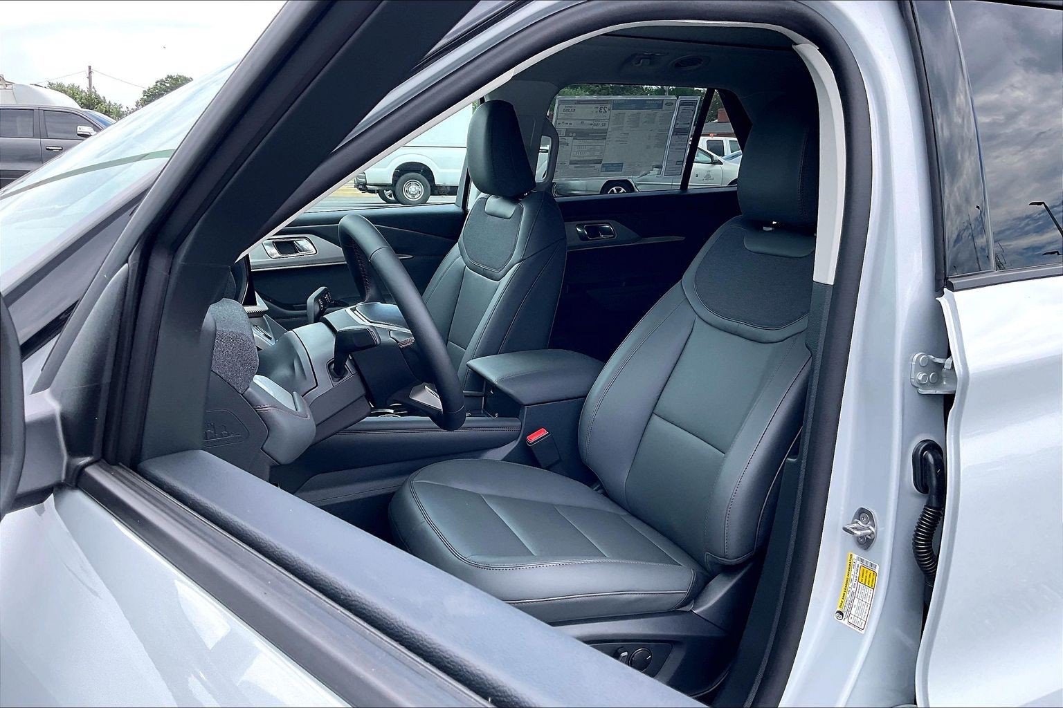 New 2026 Ford Explorer Active w/ Active Comfort Package AWD/4WD image 9
